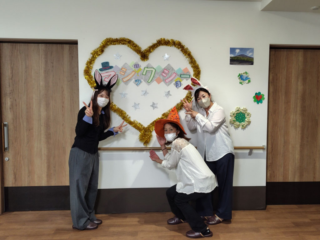 オセアングループ 小町建設の皆さまによるマジックショー＆歌の披露を開催しました！